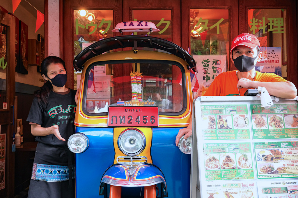 ร้านอาหารไทย tuktuk ตุ๊กตุ๊กหน้าร้าน
