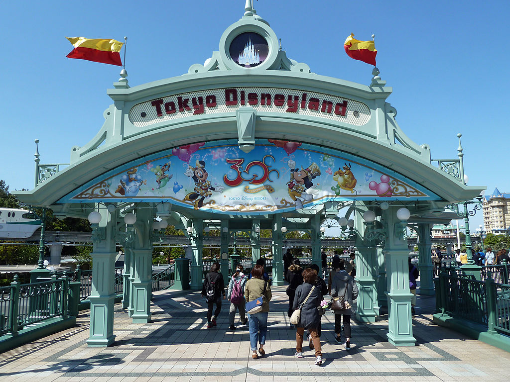 tokyo disneyland gate