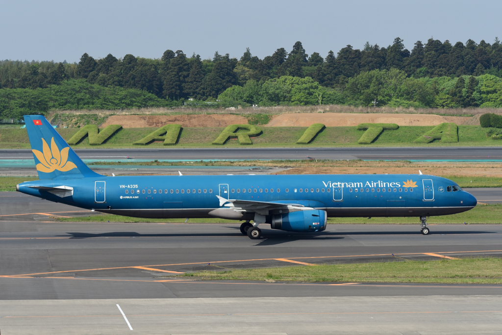 máy bay của Vietnam Airlines ở sân bay Narita, Nhật Bản